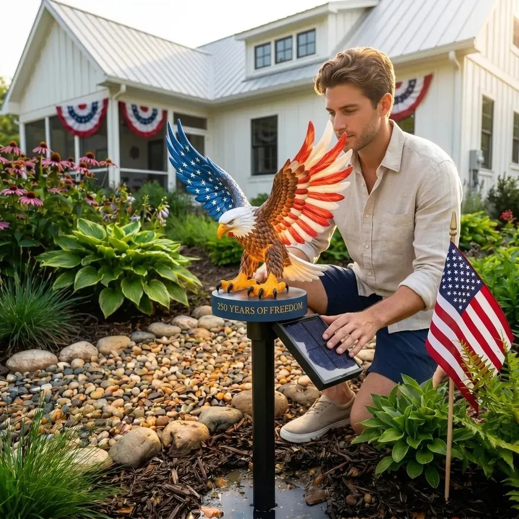 🔥Solar Eagle Garden Light – A Glowing Tribute to American Freedom